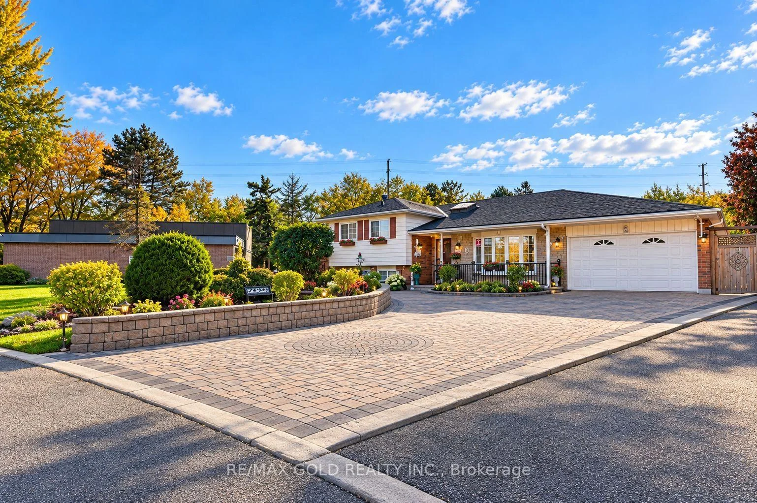 Photo 8 of 8 Easton Place, Brampton, Southgate — HOMEH