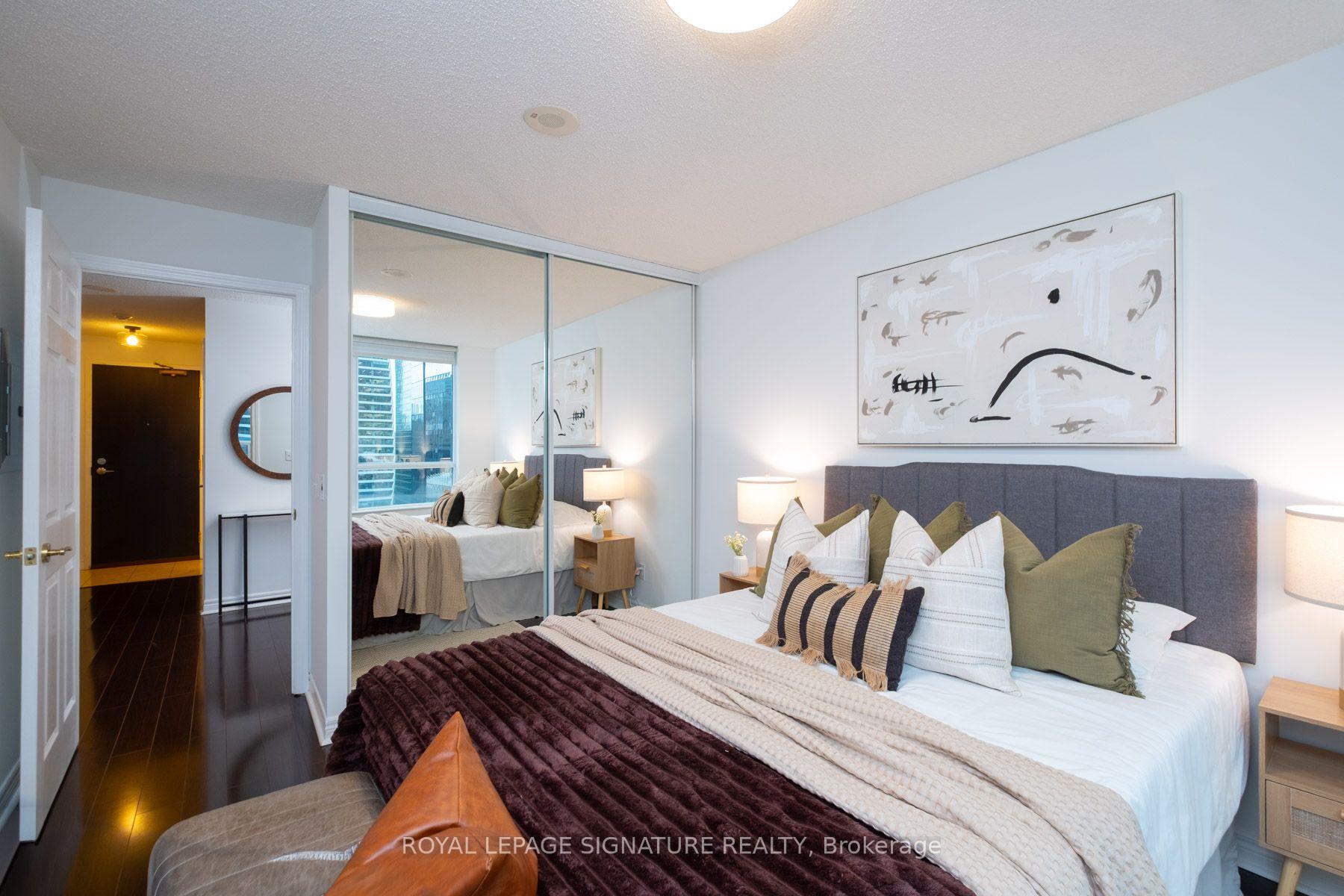 Photo 18 of Unit PH03, 30 Grand Trunk Crescent, Toronto, Waterfront Communities — HOMEH