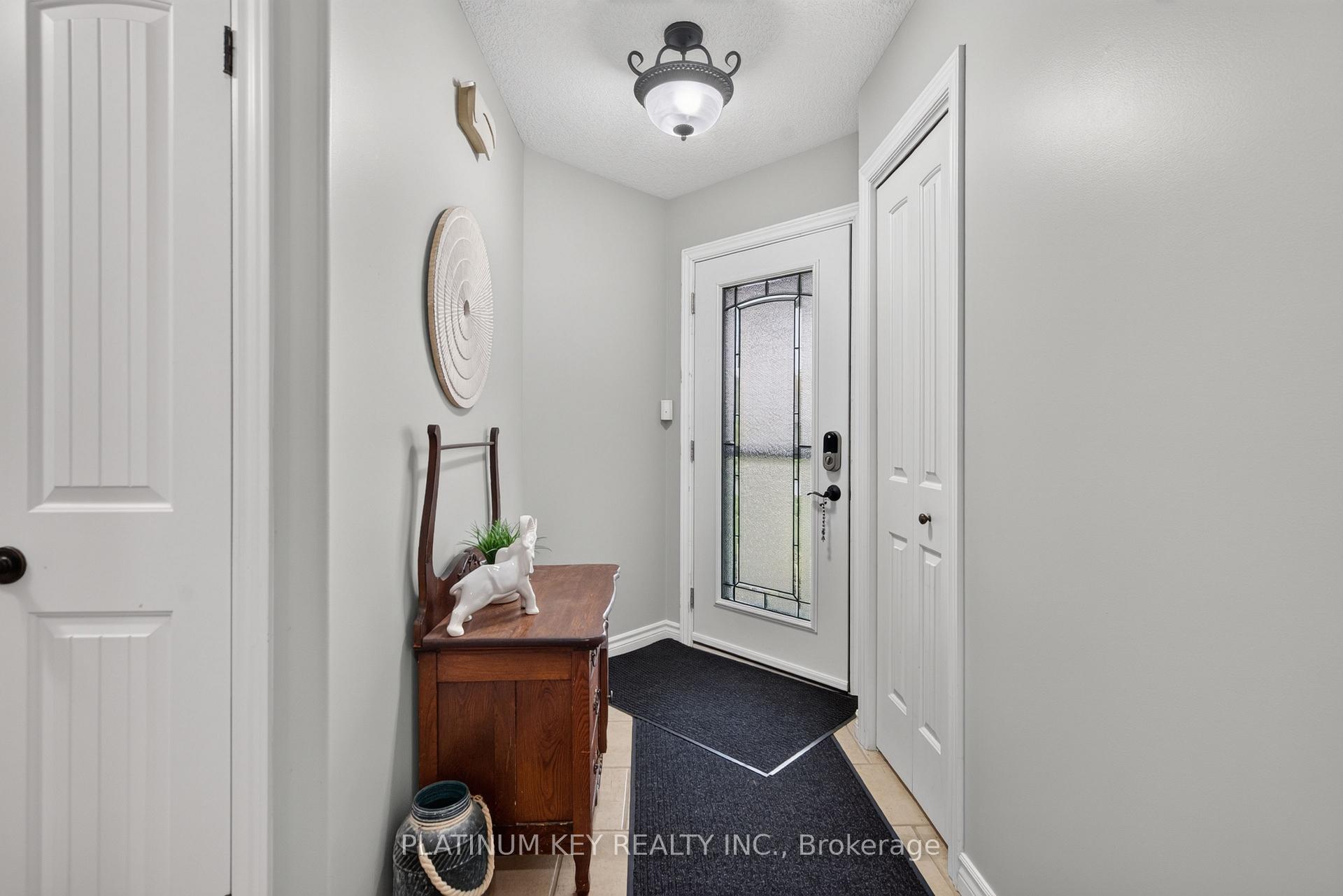 Photo 3 of 277 Thorne Drive, Strathroy-Caradoc, NE — HOMEH