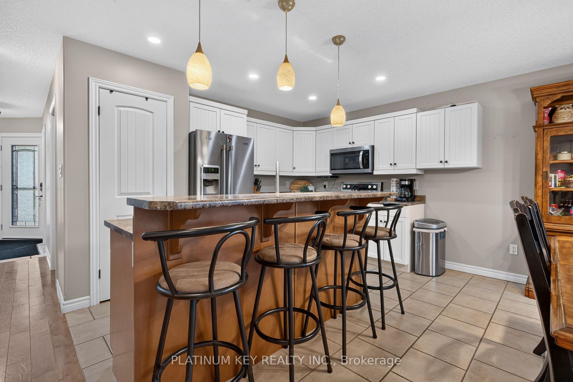 Photo 8 of 277 Thorne Drive, Strathroy-Caradoc, NE — HOMEH