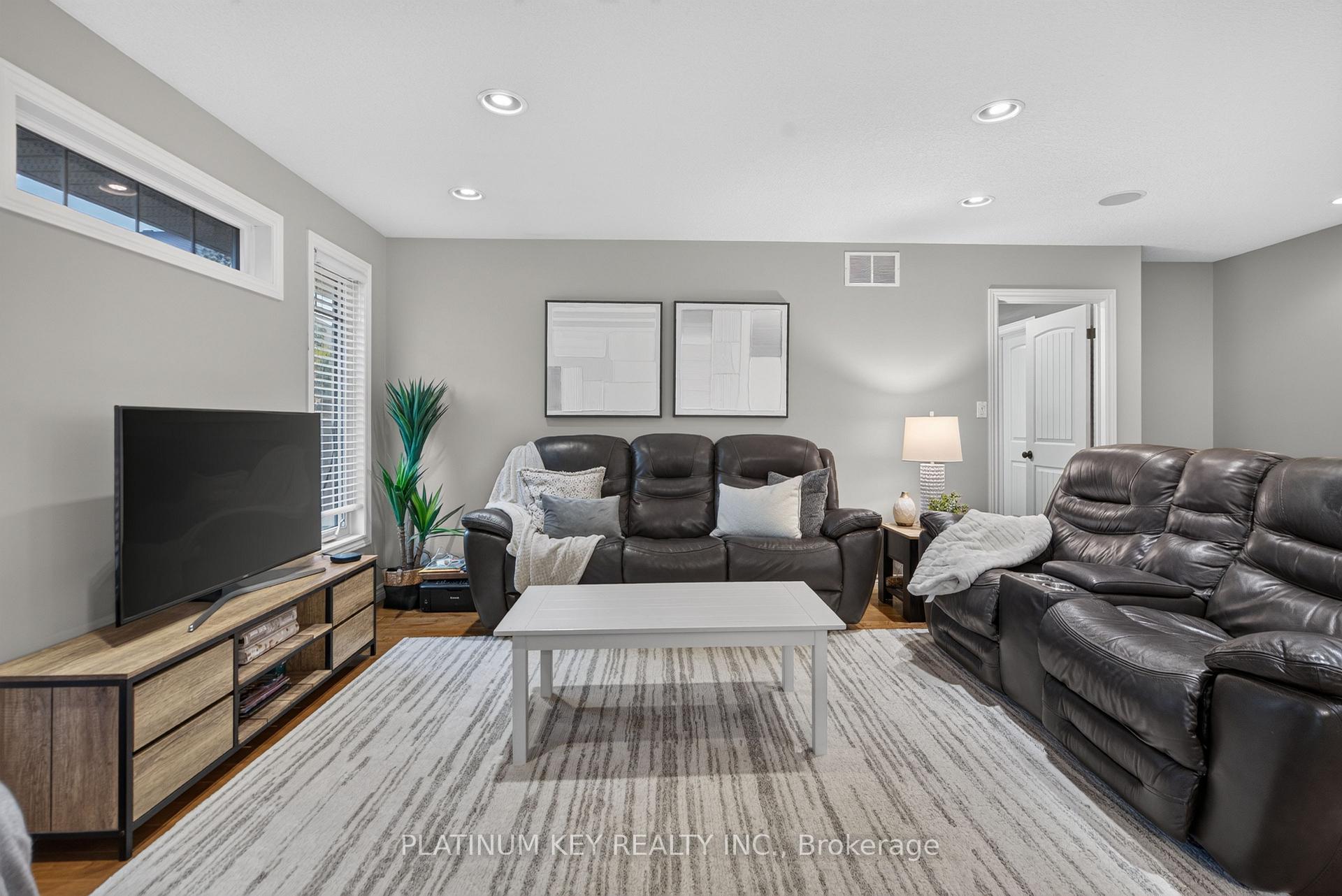 Photo 4 of 277 Thorne Drive, Strathroy-Caradoc, NE — HOMEH
