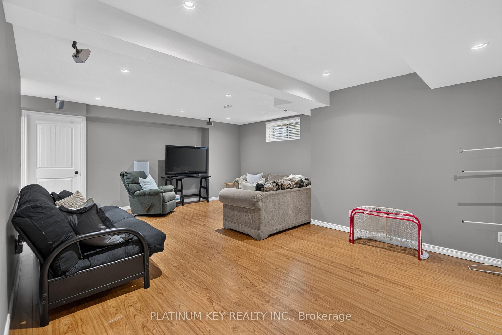 Photo 33 of 277 Thorne Drive, Strathroy-Caradoc, NE — HOMEH