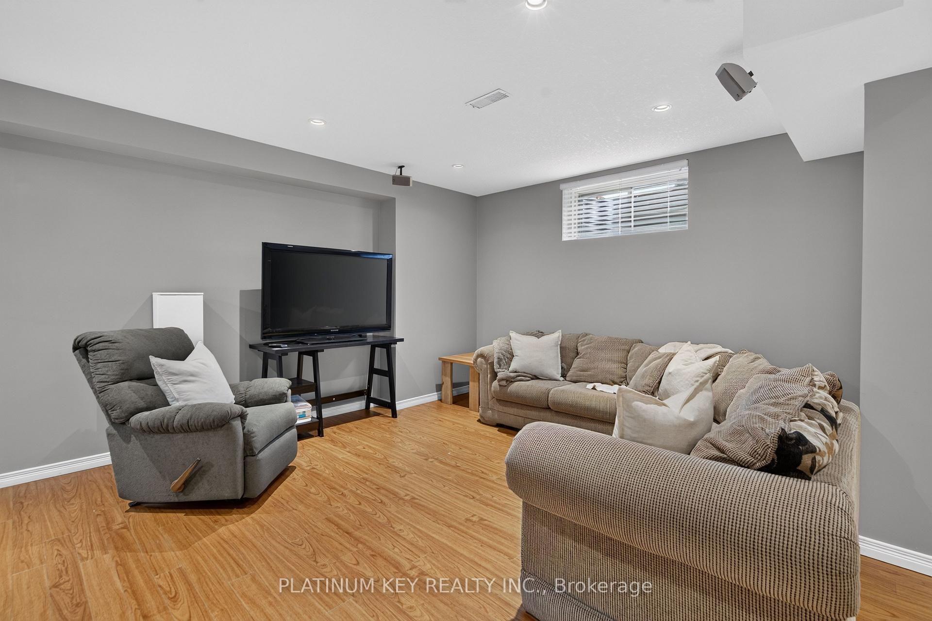 Photo 31 of 277 Thorne Drive, Strathroy-Caradoc, NE — HOMEH
