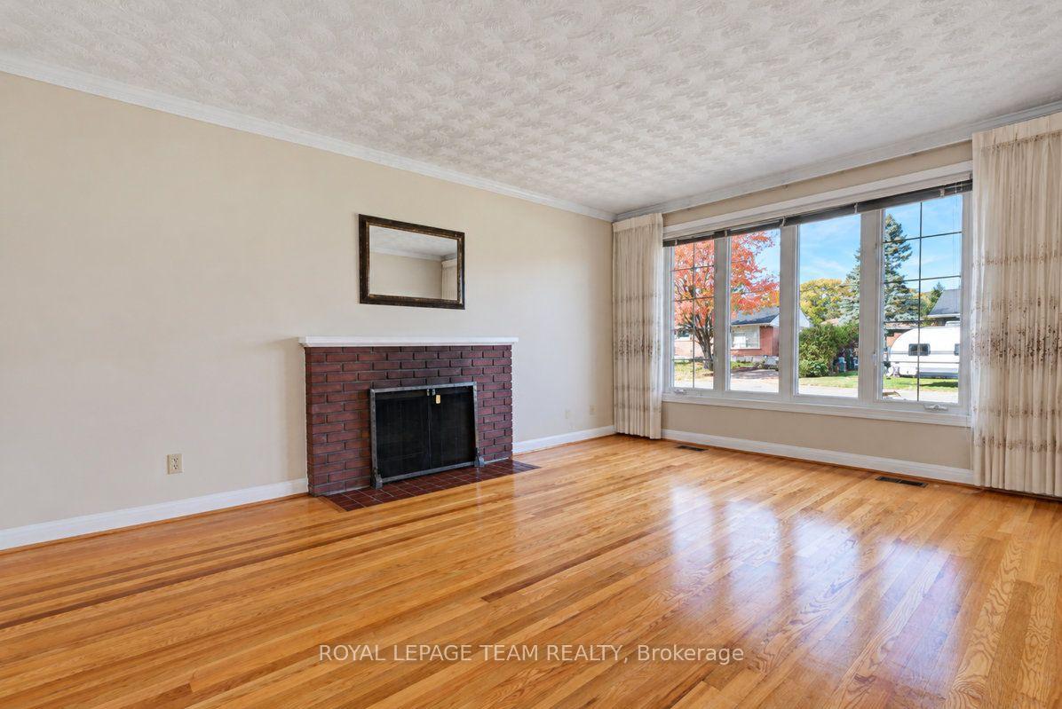 Photo 5 of 48 Harris Place, Ottawa, Meadowlands/St. Claire Gardens — HOMEH