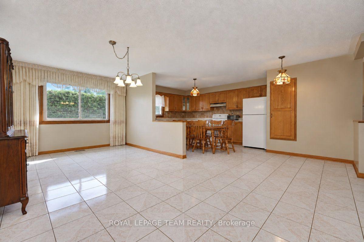 Photo 11 of 48 Harris Place, Ottawa, Meadowlands/St. Claire Gardens — HOMEH