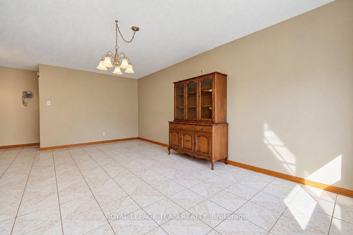 Photo 13 of 48 Harris Place, Ottawa, Meadowlands/St. Claire Gardens — HOMEH