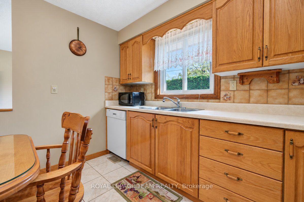 Photo 17 of 48 Harris Place, Ottawa, Meadowlands/St. Claire Gardens — HOMEH