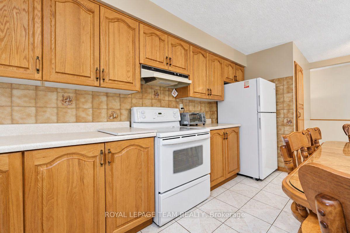 Photo 18 of 48 Harris Place, Ottawa, Meadowlands/St. Claire Gardens — HOMEH