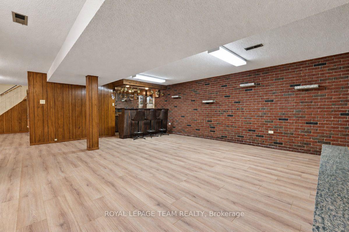 Photo 33 of 48 Harris Place, Ottawa, Meadowlands/St. Claire Gardens — HOMEH