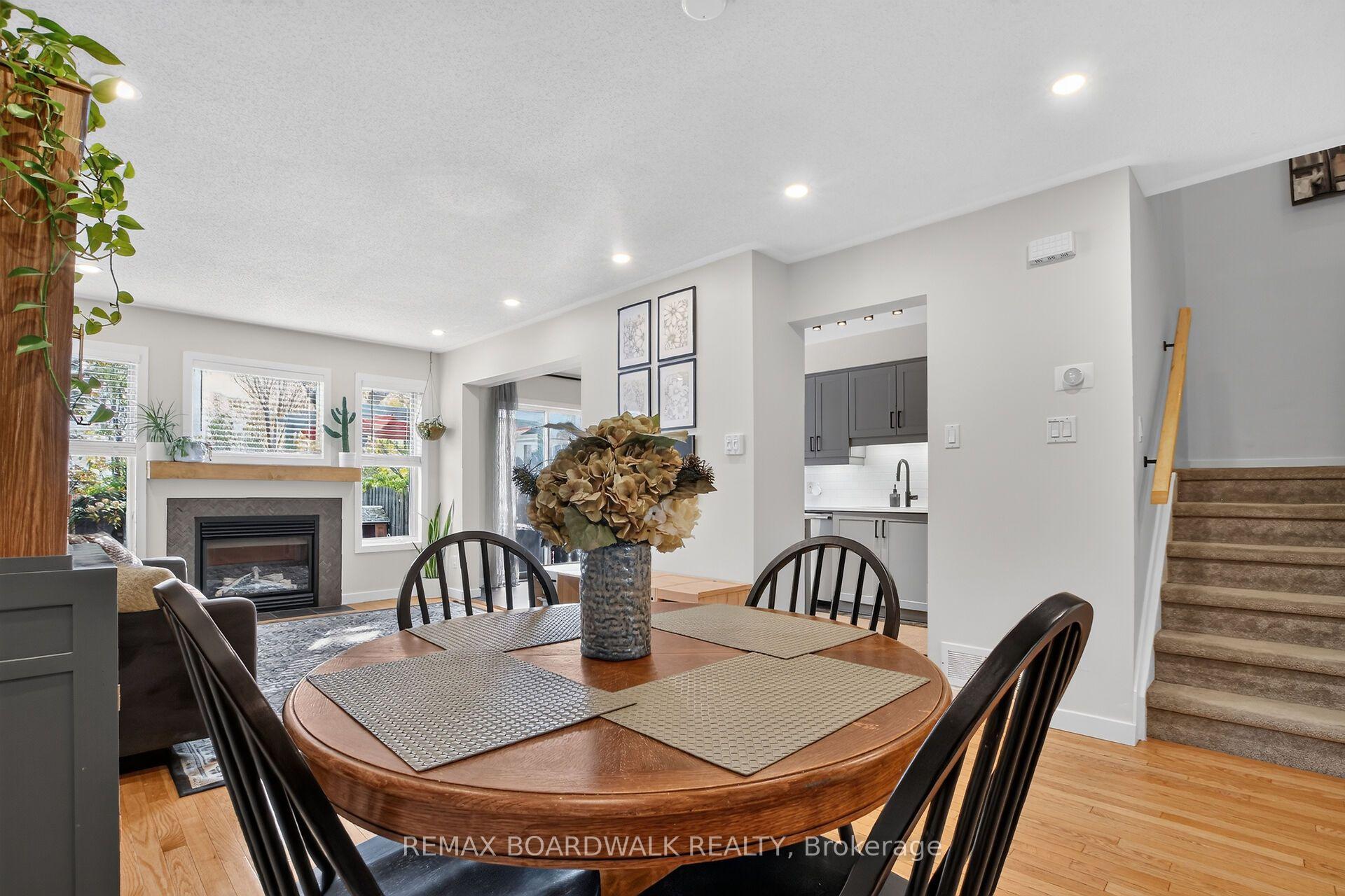 Photo 2 of 994 Rocky Harbour Crescent, Ottawa, Riverside South/Gloucester Glen — HOMEH
