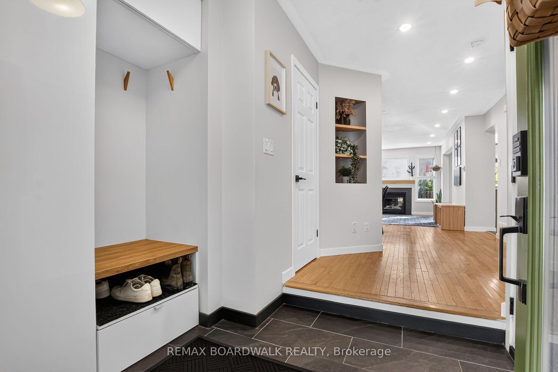 Photo 10 of 994 Rocky Harbour Crescent, Ottawa, Riverside South/Gloucester Glen — HOMEH