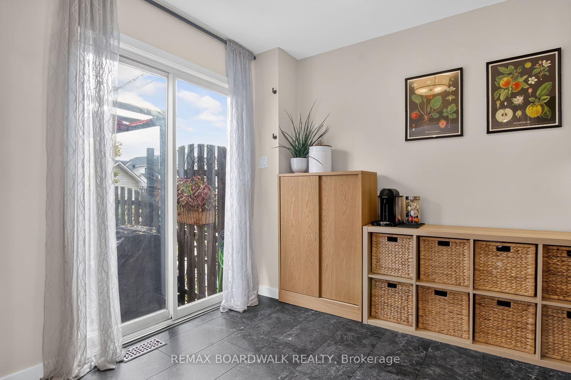 Photo 18 of 994 Rocky Harbour Crescent, Ottawa, Riverside South/Gloucester Glen — HOMEH