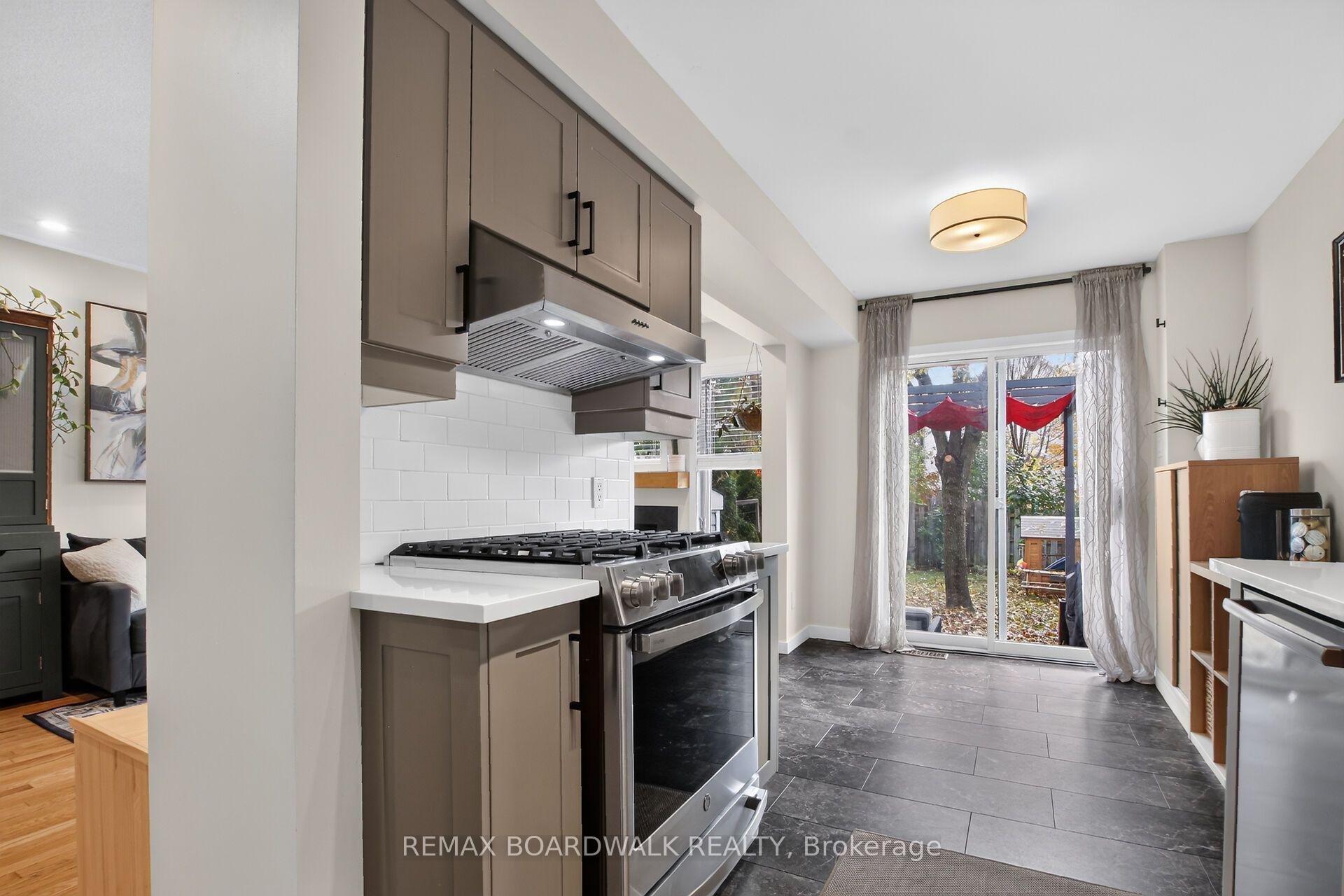 Photo 22 of 994 Rocky Harbour Crescent, Ottawa, Riverside South/Gloucester Glen — HOMEH