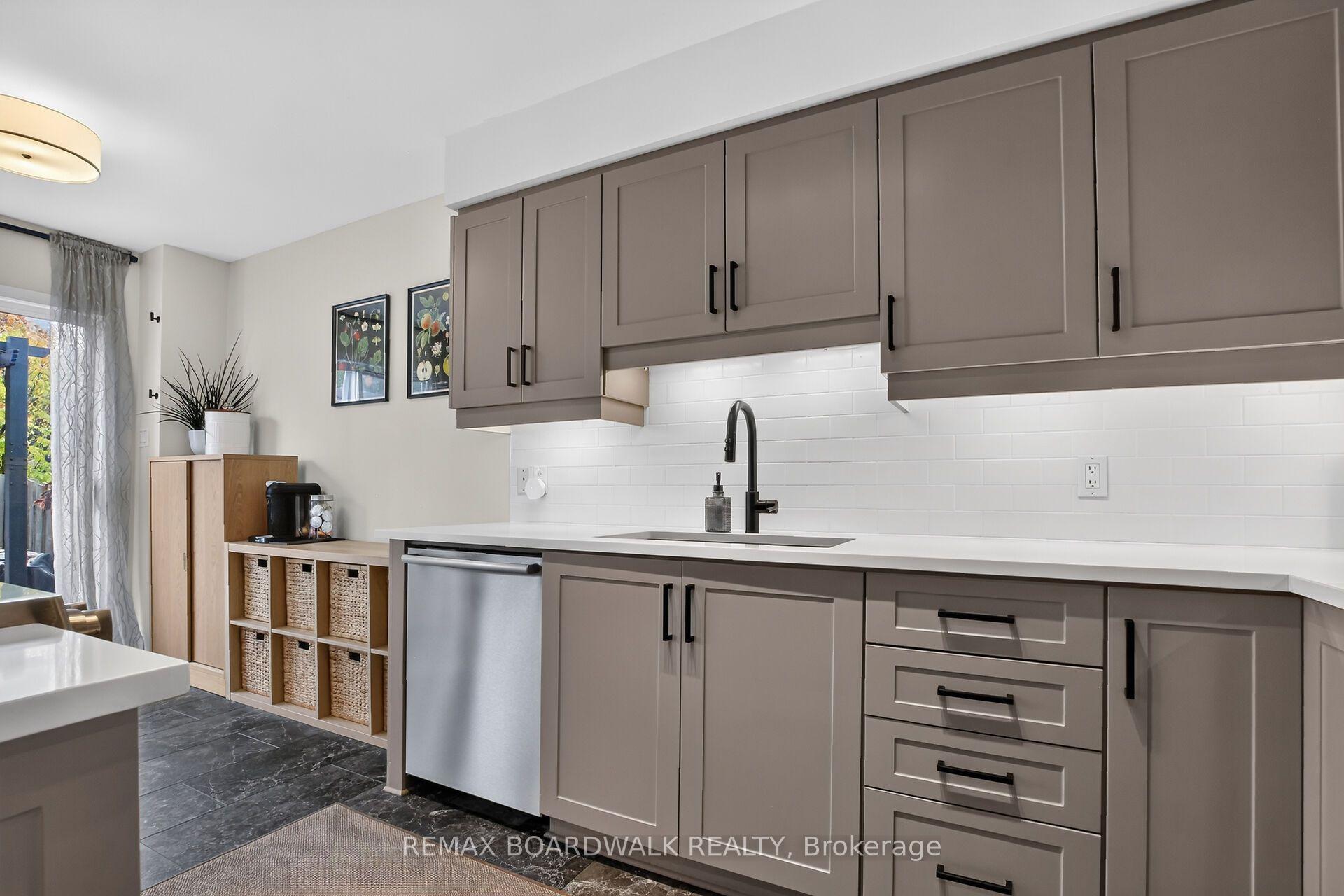 Photo 23 of 994 Rocky Harbour Crescent, Ottawa, Riverside South/Gloucester Glen — HOMEH