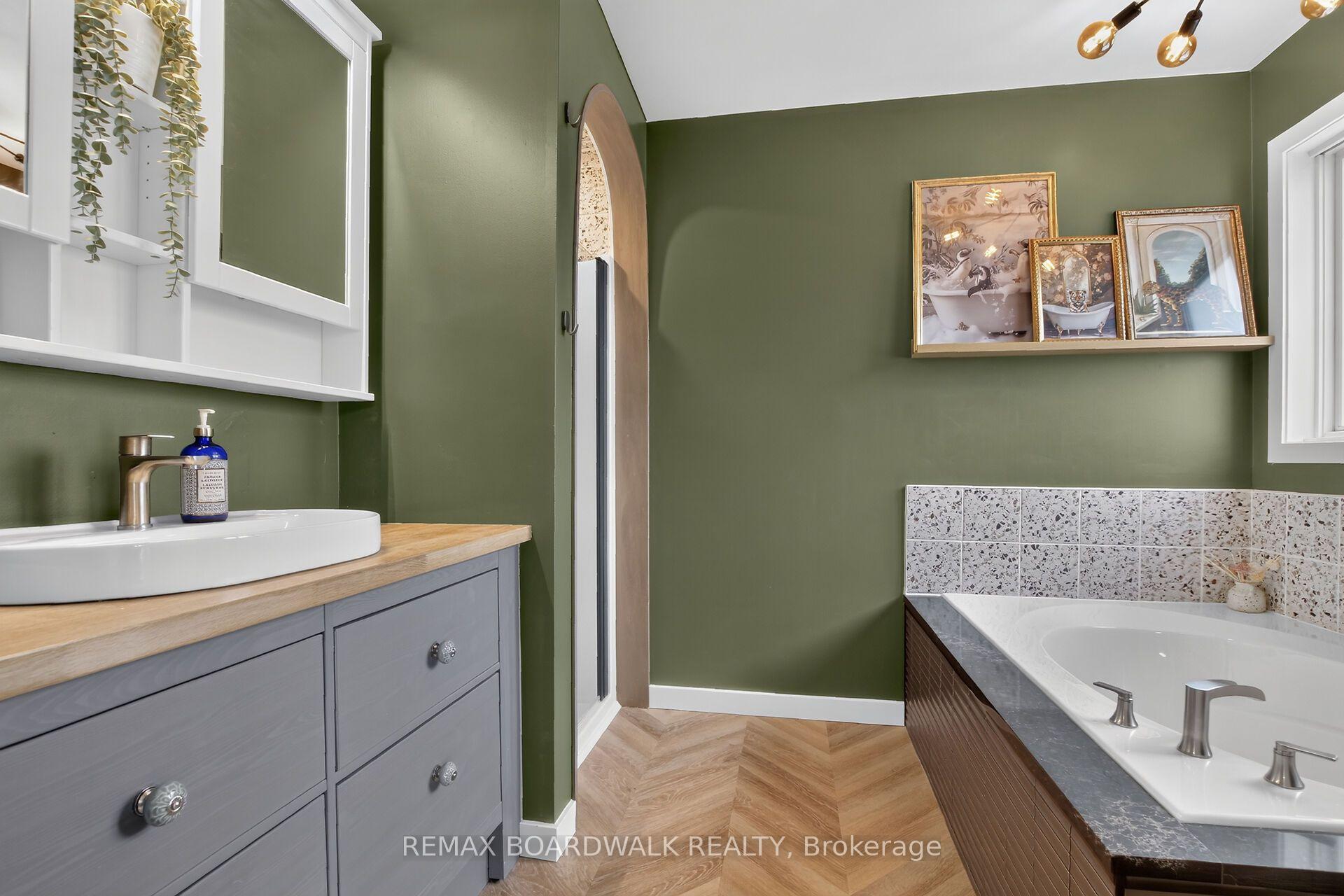 Photo 29 of 994 Rocky Harbour Crescent, Ottawa, Riverside South/Gloucester Glen — HOMEH