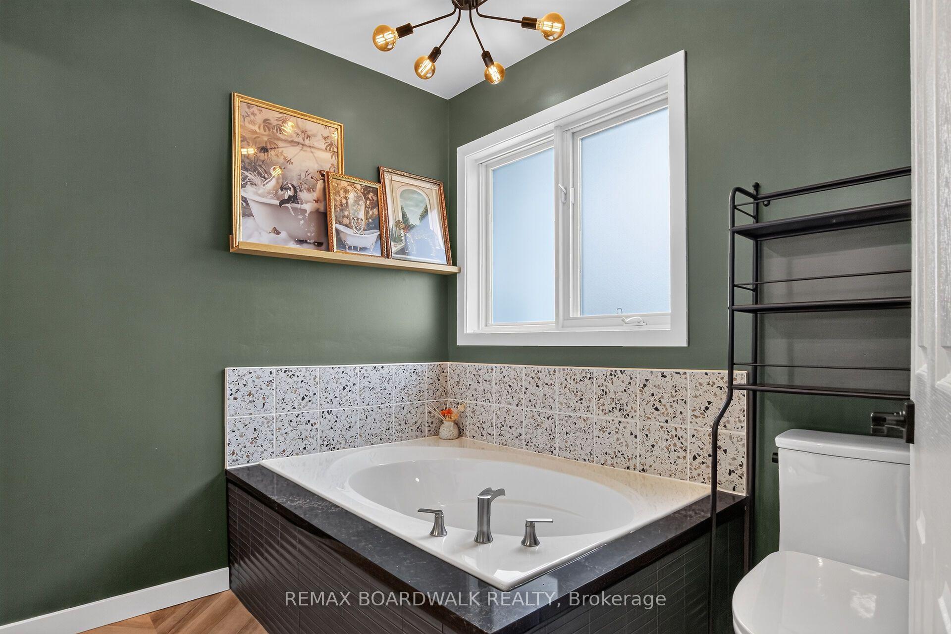 Photo 31 of 994 Rocky Harbour Crescent, Ottawa, Riverside South/Gloucester Glen — HOMEH
