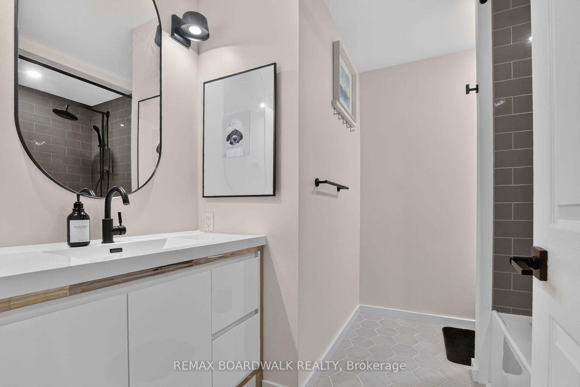 Photo 35 of 994 Rocky Harbour Crescent, Ottawa, Riverside South/Gloucester Glen — HOMEH