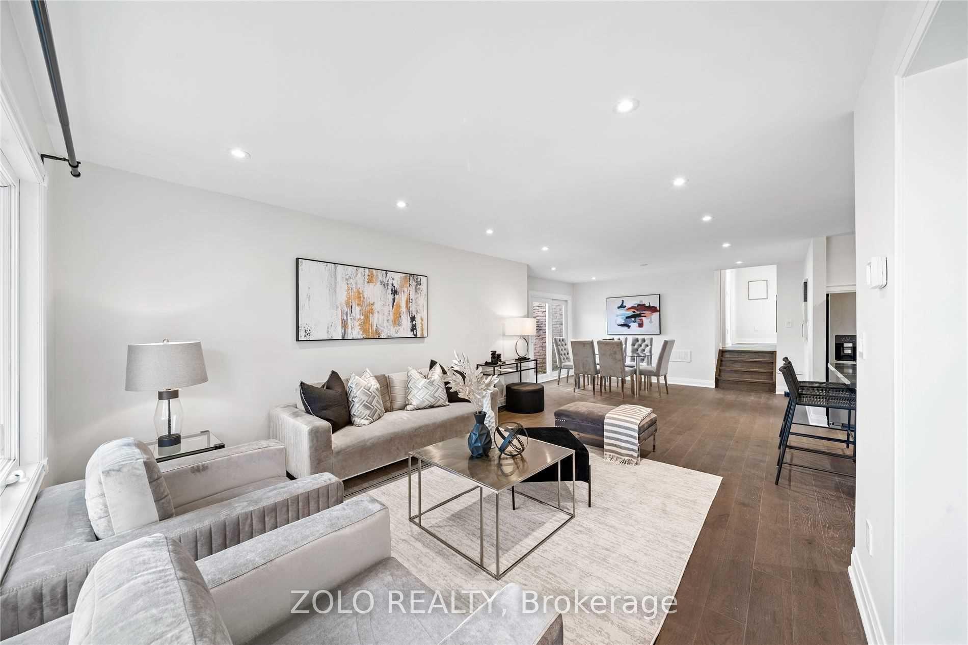 Photo 2 of 20 Eastman Crescent, Newmarket, Huron Heights-Leslie Valley — HOMEH