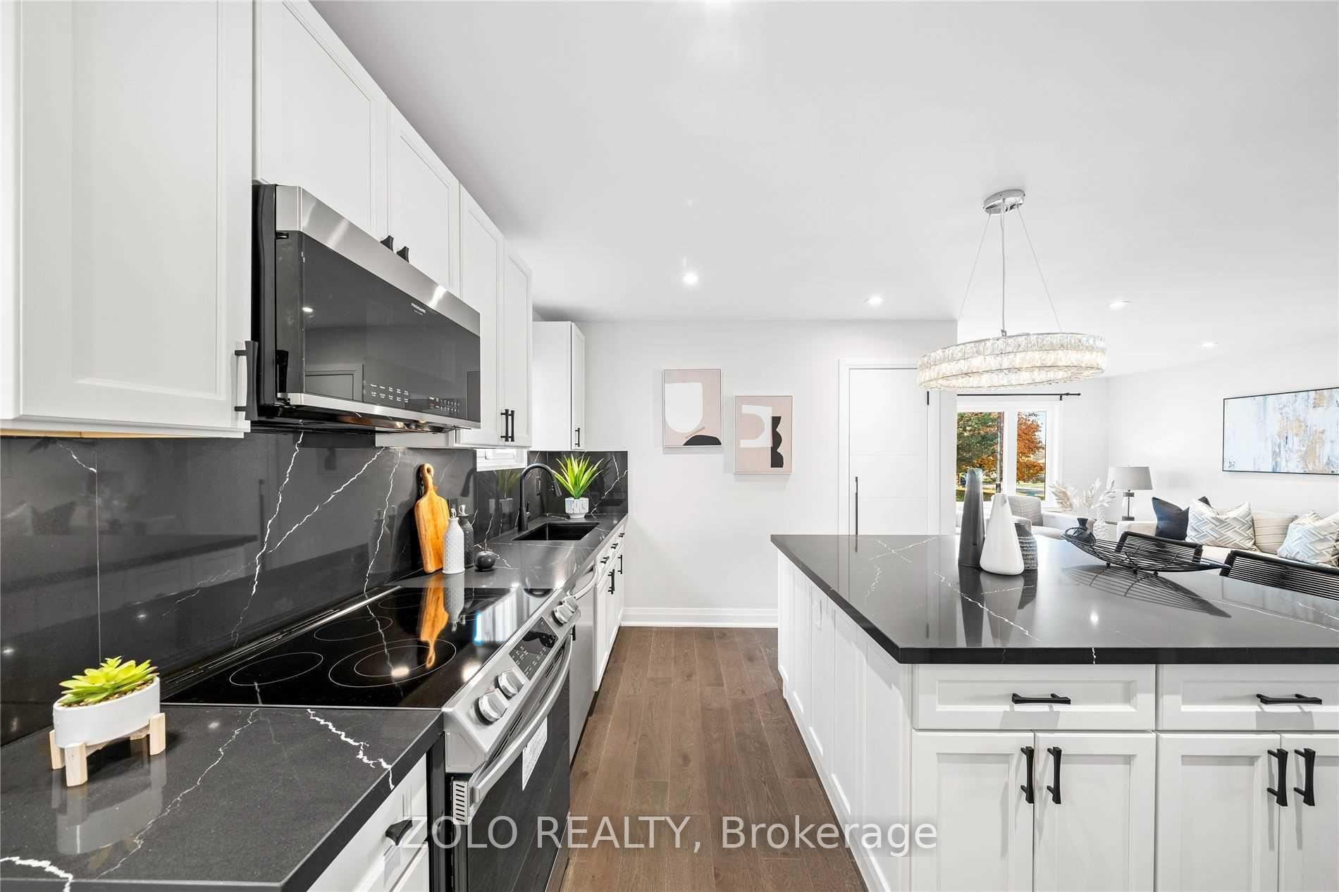 Photo 5 of 20 Eastman Crescent, Newmarket, Huron Heights-Leslie Valley — HOMEH