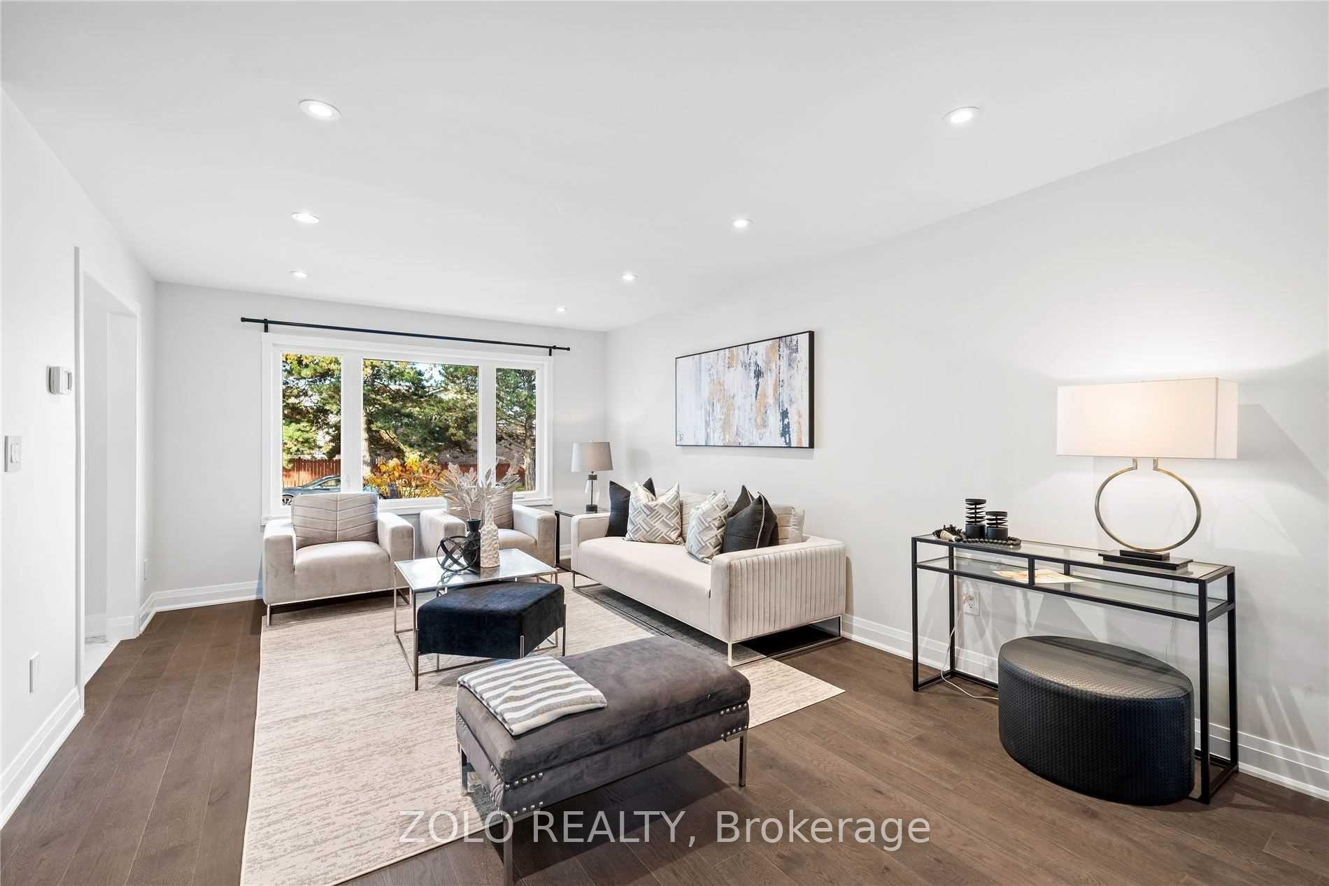 Photo 7 of 20 Eastman Crescent, Newmarket, Huron Heights-Leslie Valley — HOMEH