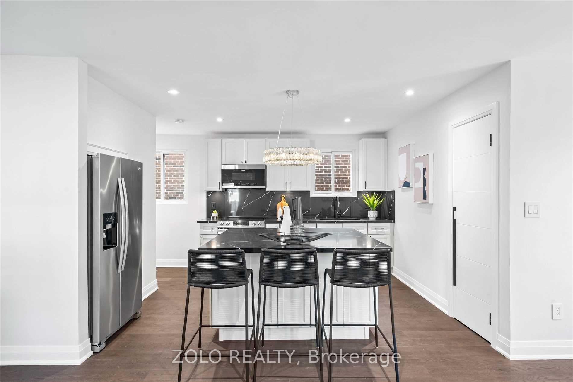 Photo 10 of 20 Eastman Crescent, Newmarket, Huron Heights-Leslie Valley — HOMEH