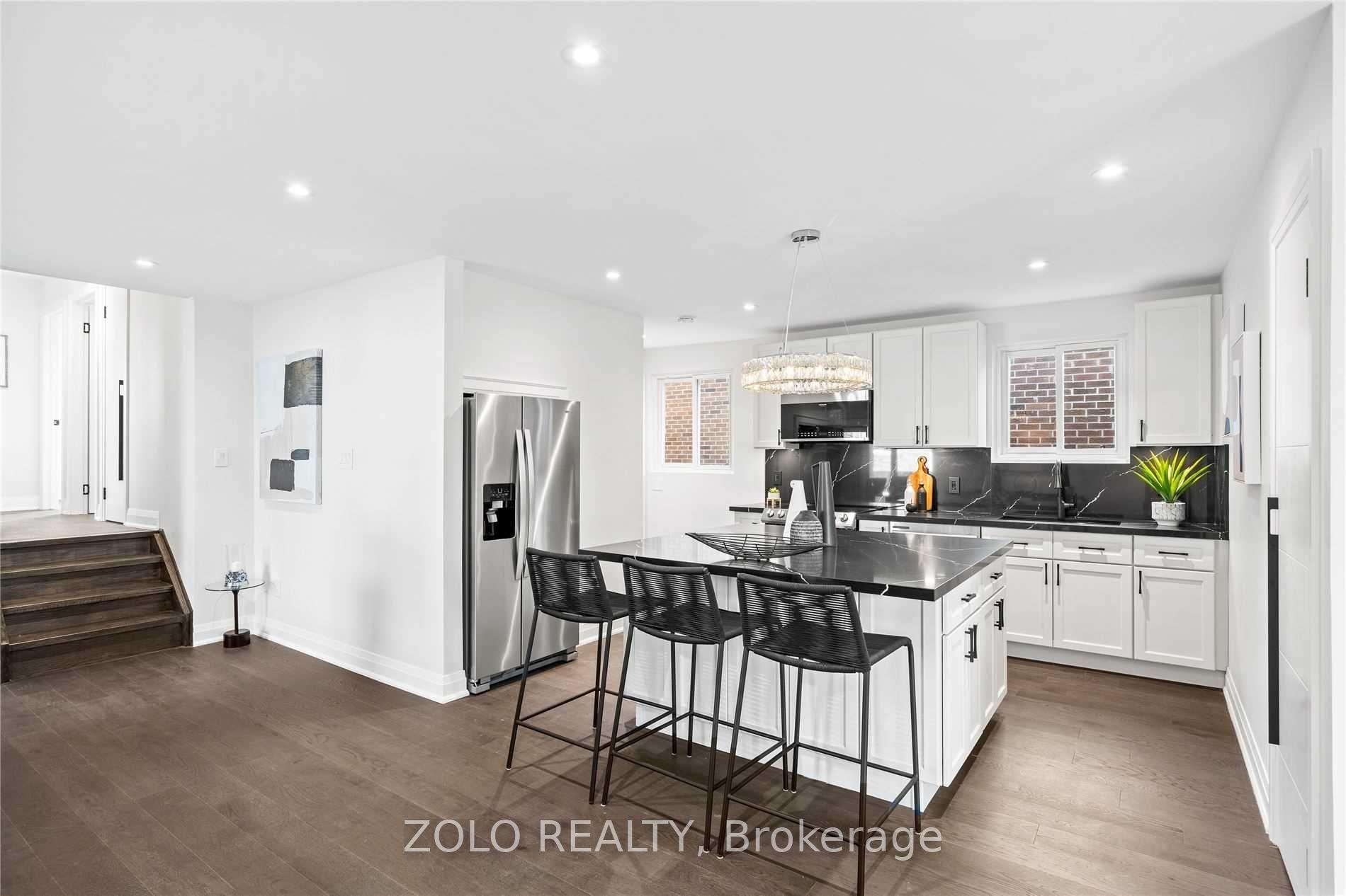 Photo 11 of 20 Eastman Crescent, Newmarket, Huron Heights-Leslie Valley — HOMEH