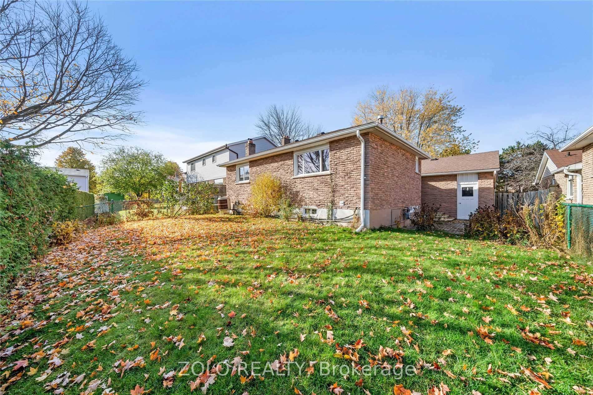 Photo 26 of 20 Eastman Crescent, Newmarket, Huron Heights-Leslie Valley — HOMEH