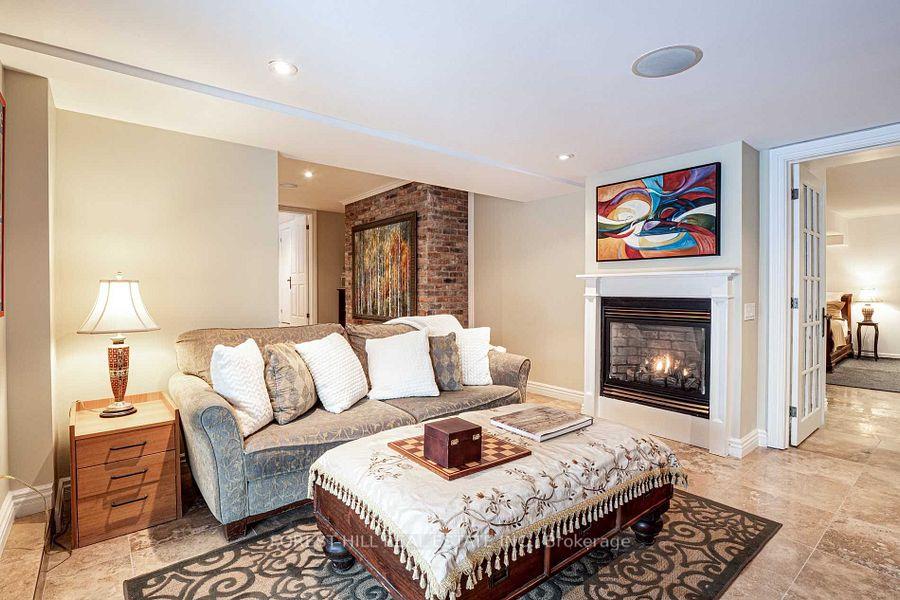 Photo 5 of 22 Deanbank Drive, Markham, Thornhill — HOMEH