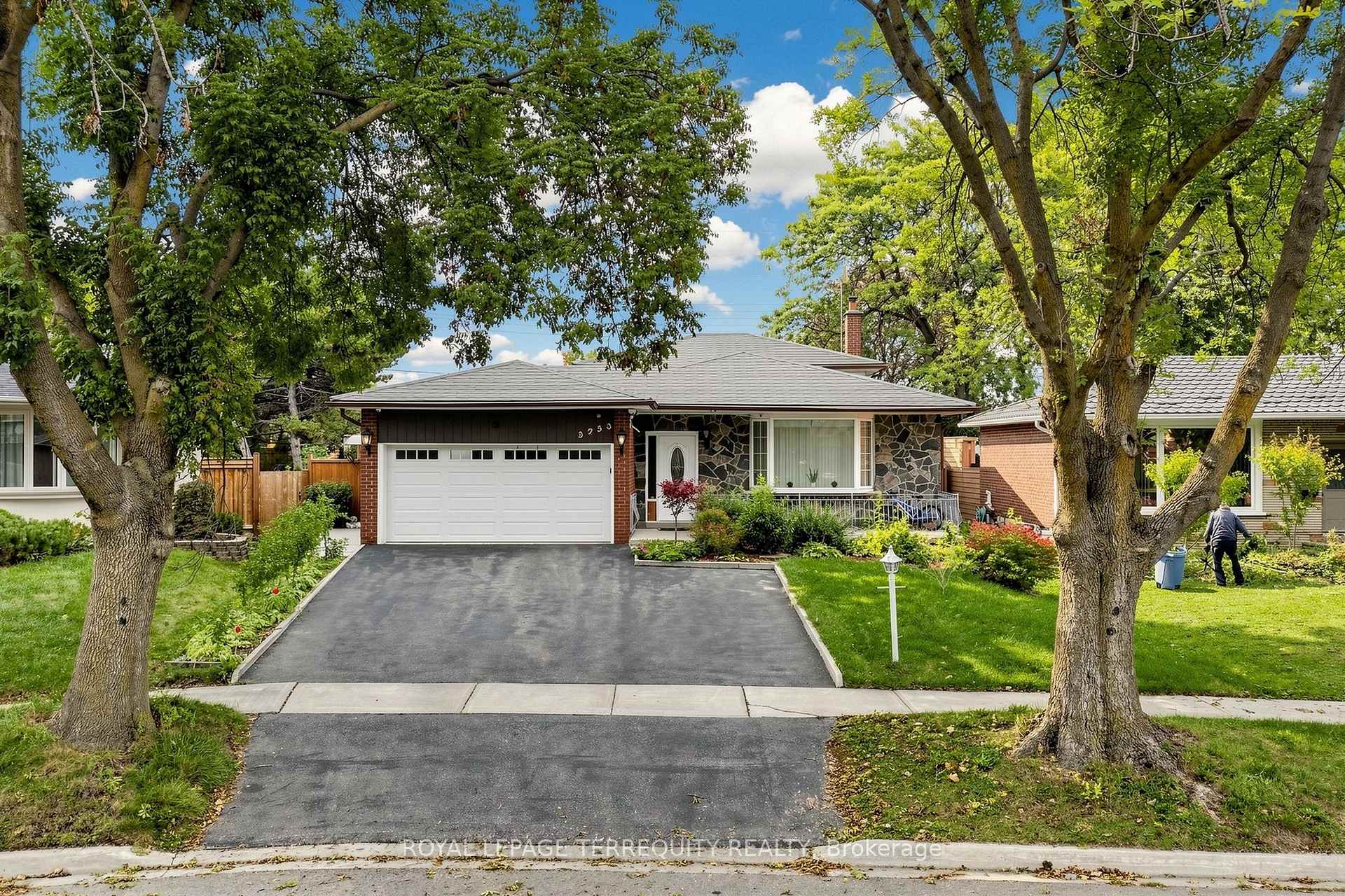 Photo 1 of 3253 Ibbetson Crescent, Mississauga, Erindale — HOMEH