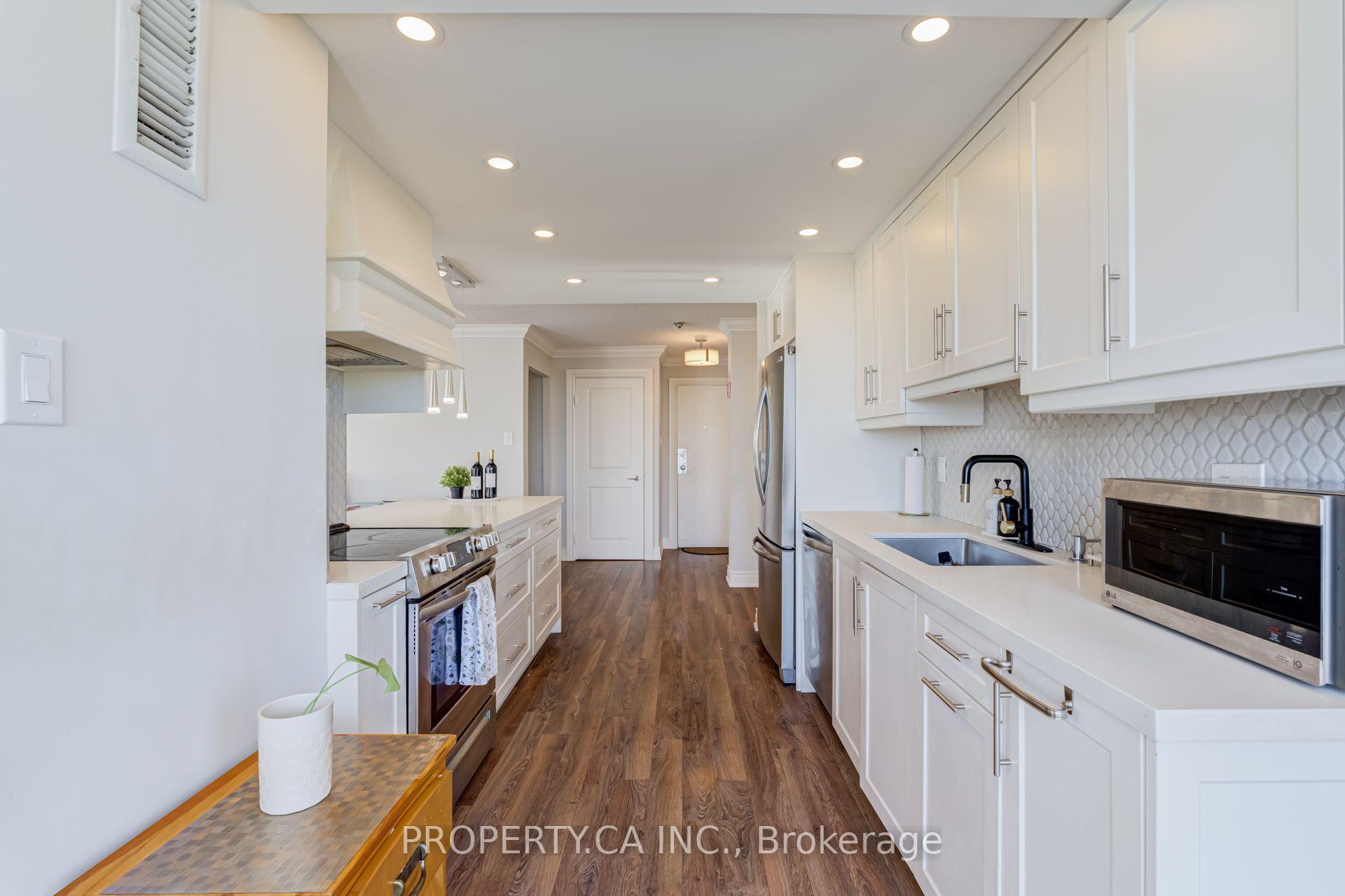 Photo 7 of Unit 601, 1155 Bough Beeches Boulevard, Mississauga, Rathwood — HOMEH
