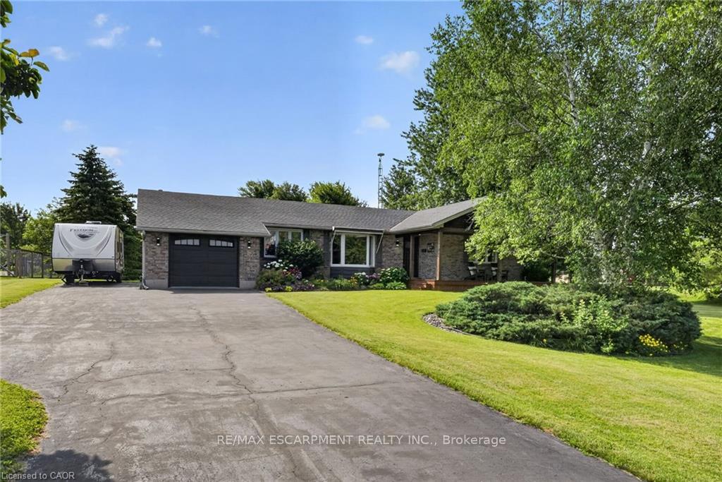 Photo 3 of 952 Robinson Road, Haldimand, Dunnville — HOMEH