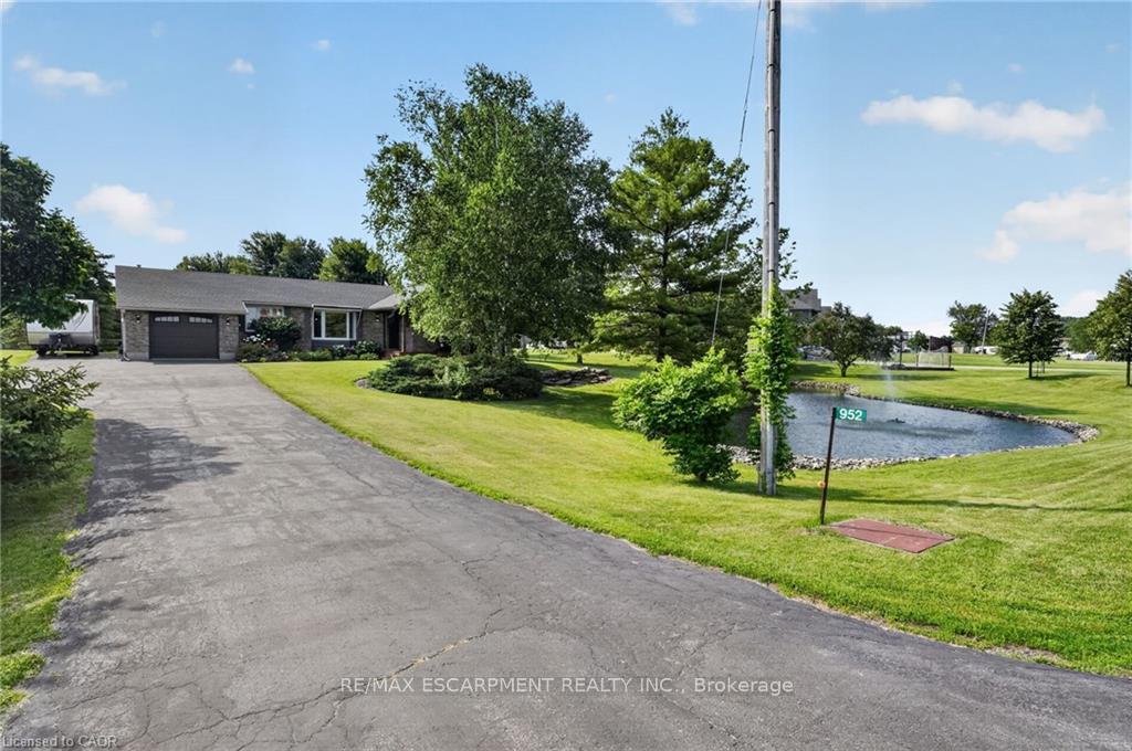 Photo 5 of 952 Robinson Road, Haldimand, Dunnville — HOMEH