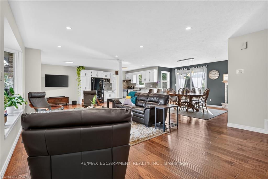 Photo 10 of 952 Robinson Road, Haldimand, Dunnville — HOMEH