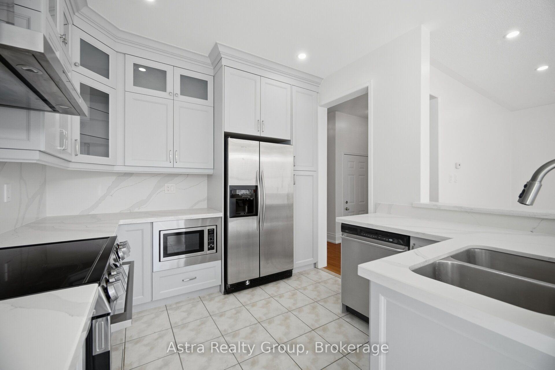 Photo 10 of 47 Reindeer Crescent, Vaughan, Vellore Village — HOMEH