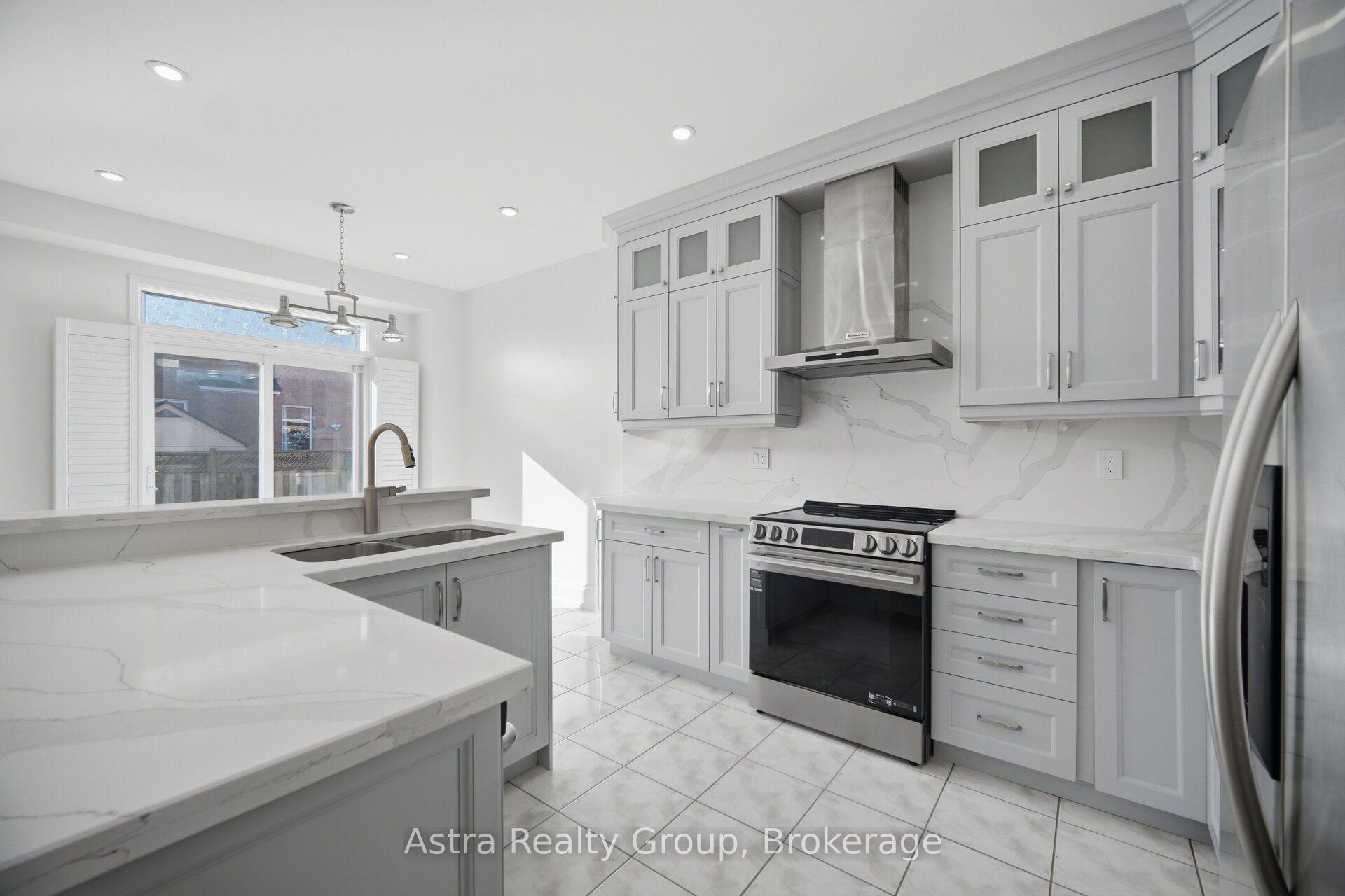 Photo 11 of 47 Reindeer Crescent, Vaughan, Vellore Village — HOMEH