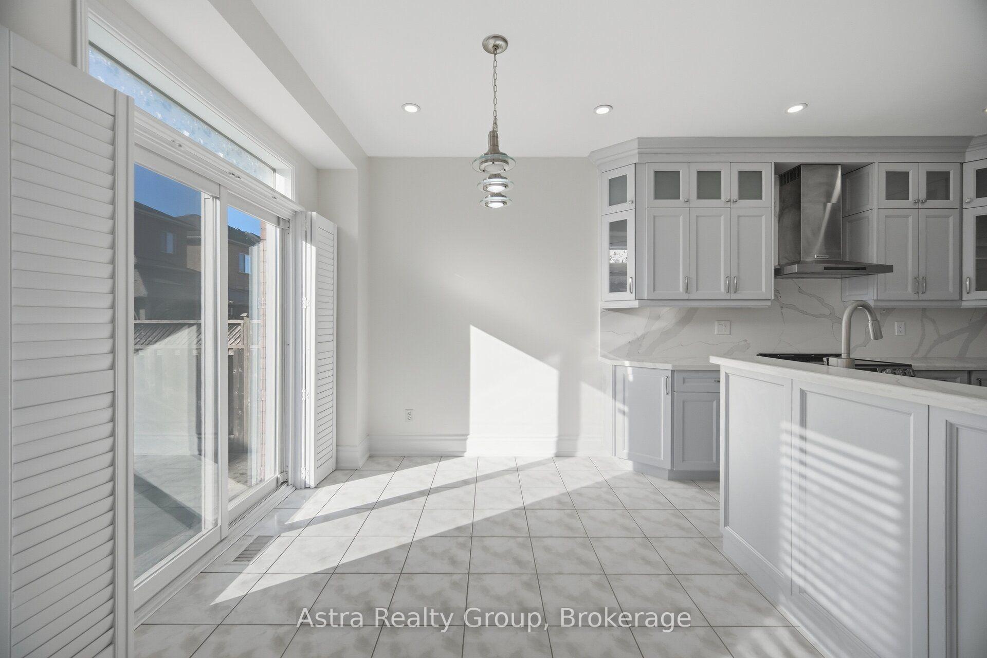 Photo 12 of 47 Reindeer Crescent, Vaughan, Vellore Village — HOMEH