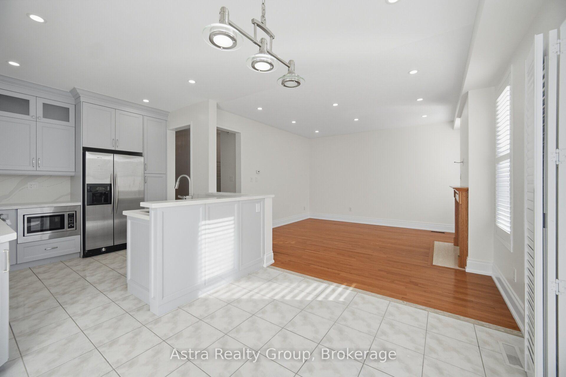 Photo 13 of 47 Reindeer Crescent, Vaughan, Vellore Village — HOMEH