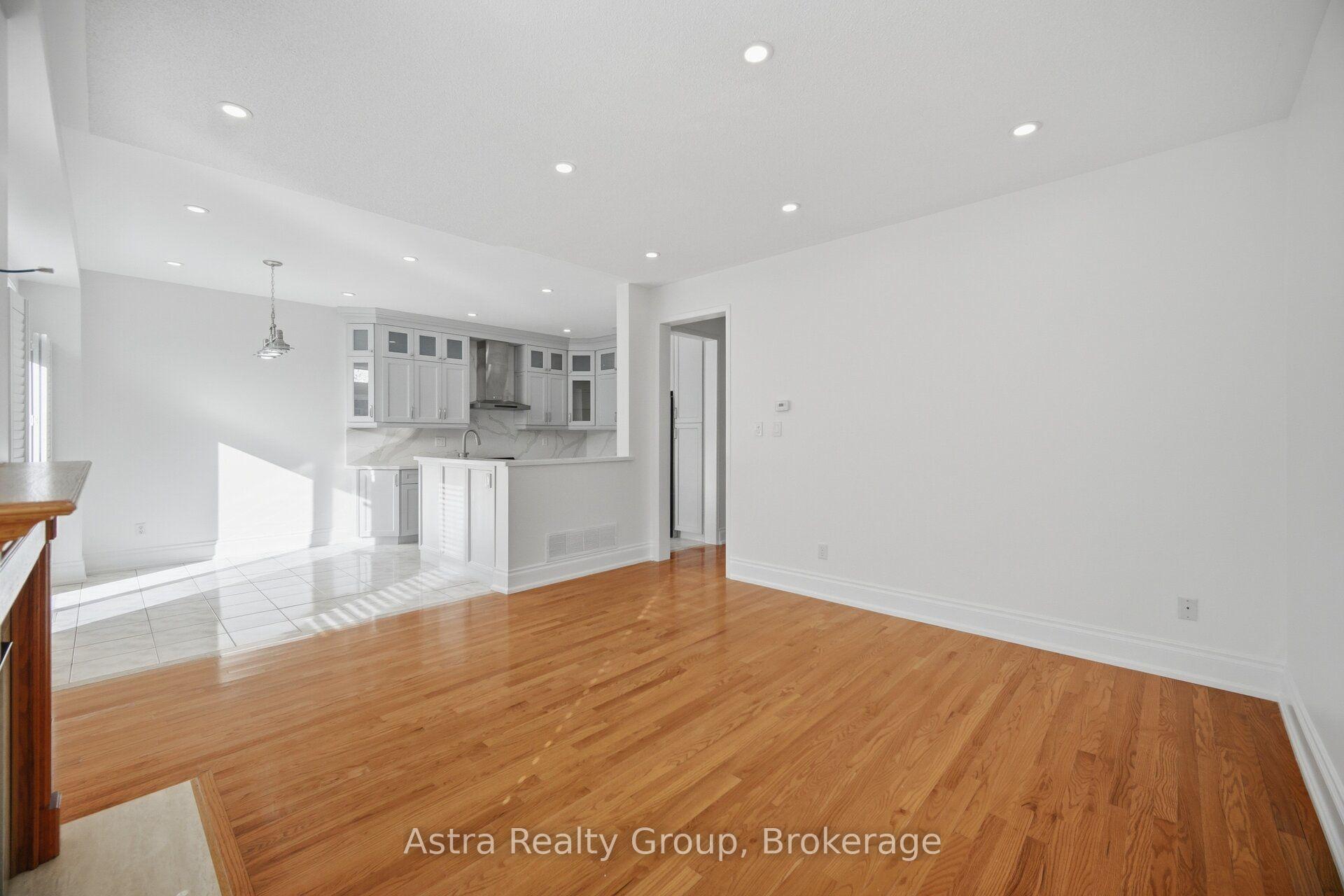 Photo 16 of 47 Reindeer Crescent, Vaughan, Vellore Village — HOMEH
