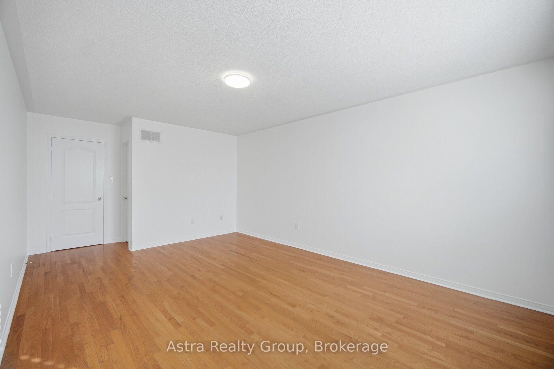 Photo 21 of 47 Reindeer Crescent, Vaughan, Vellore Village — HOMEH