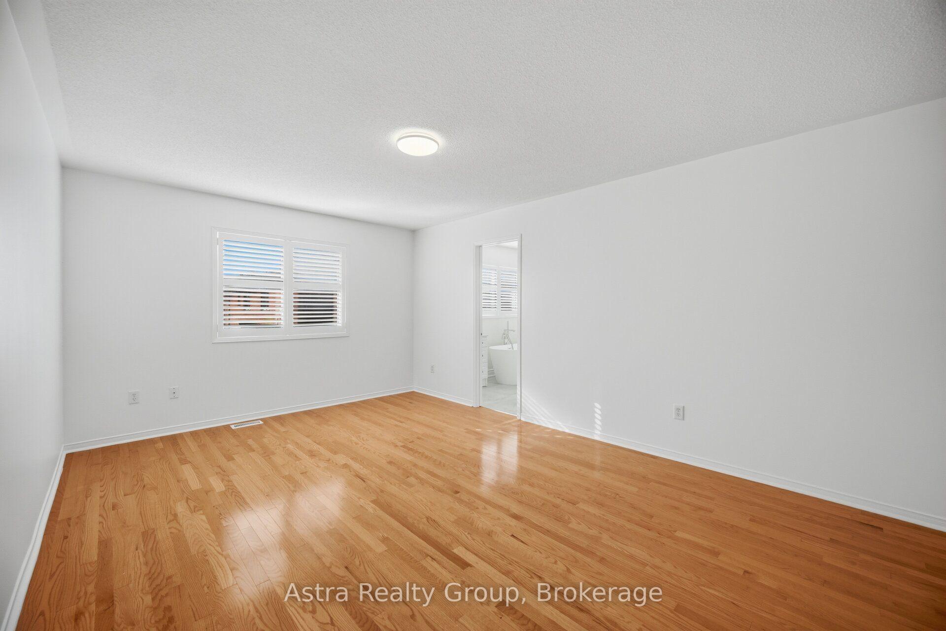 Photo 23 of 47 Reindeer Crescent, Vaughan, Vellore Village — HOMEH