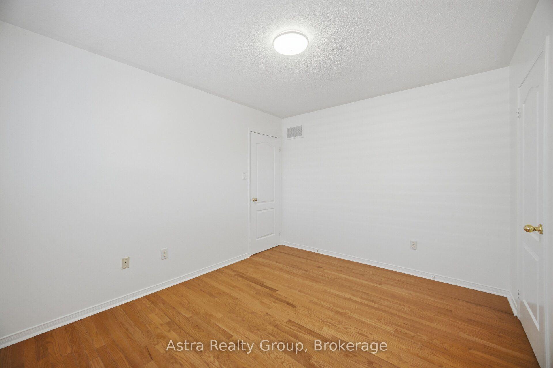 Photo 32 of 47 Reindeer Crescent, Vaughan, Vellore Village — HOMEH
