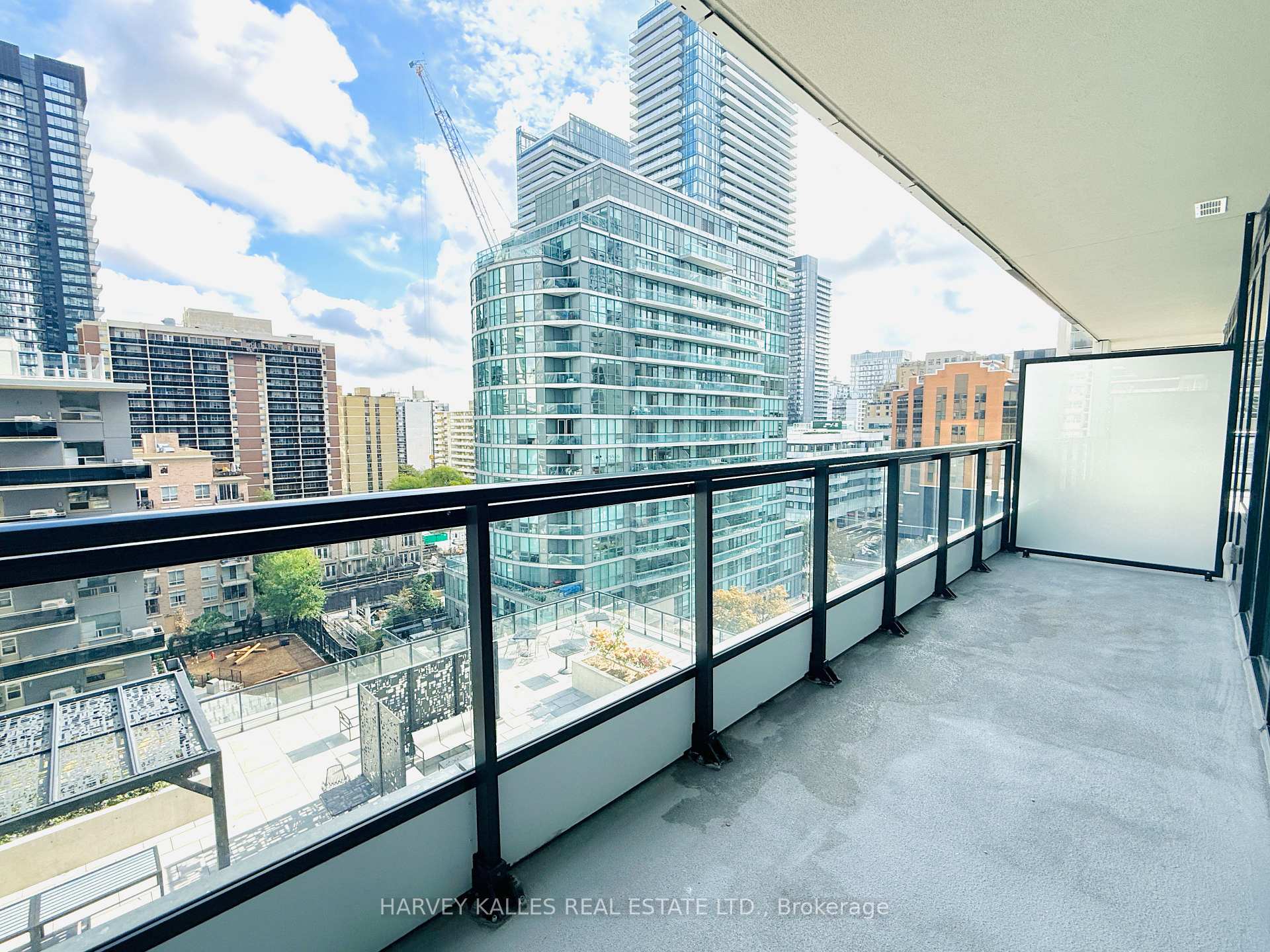 Photo 6 of Unit 704, 65 Broadway Avenue, Toronto, Mount Pleasant West — HOMEH