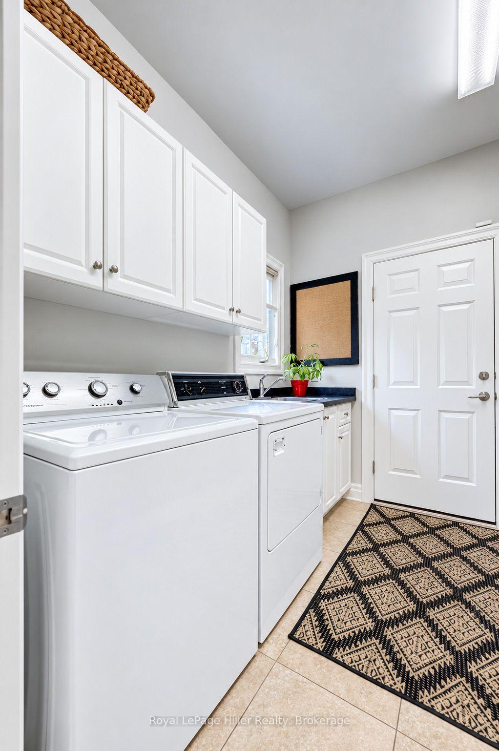 Photo 21 of 16 North Pointe Drive, Stratford — HOMEH