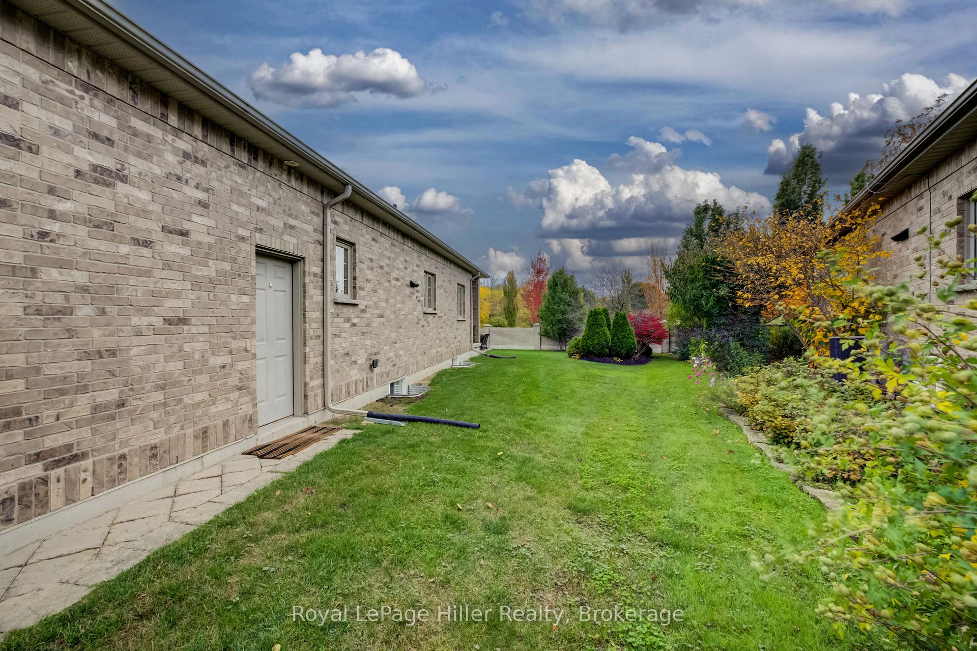 Photo 40 of 16 North Pointe Drive, Stratford — HOMEH