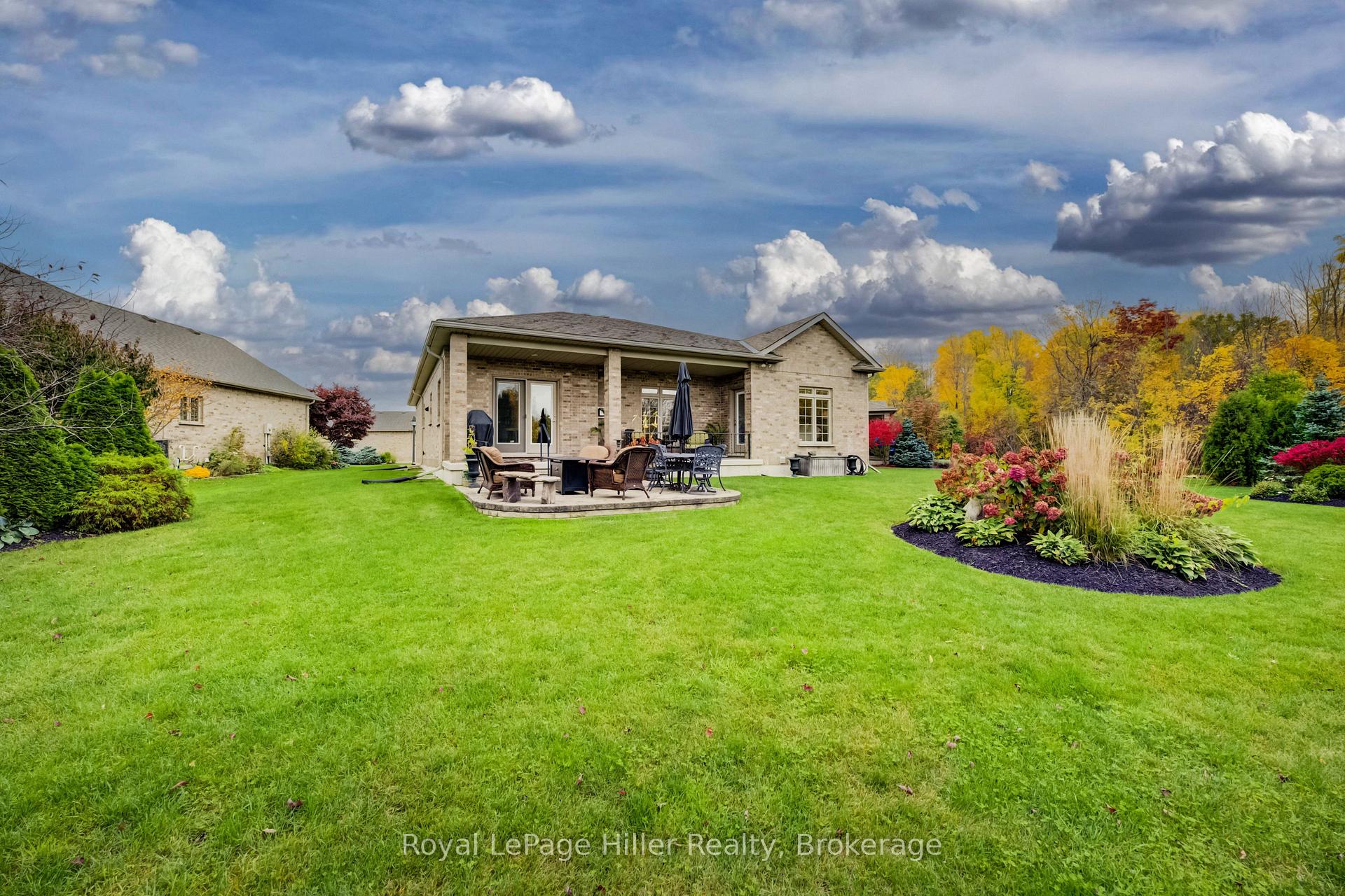 Photo 41 of 16 North Pointe Drive, Stratford — HOMEH