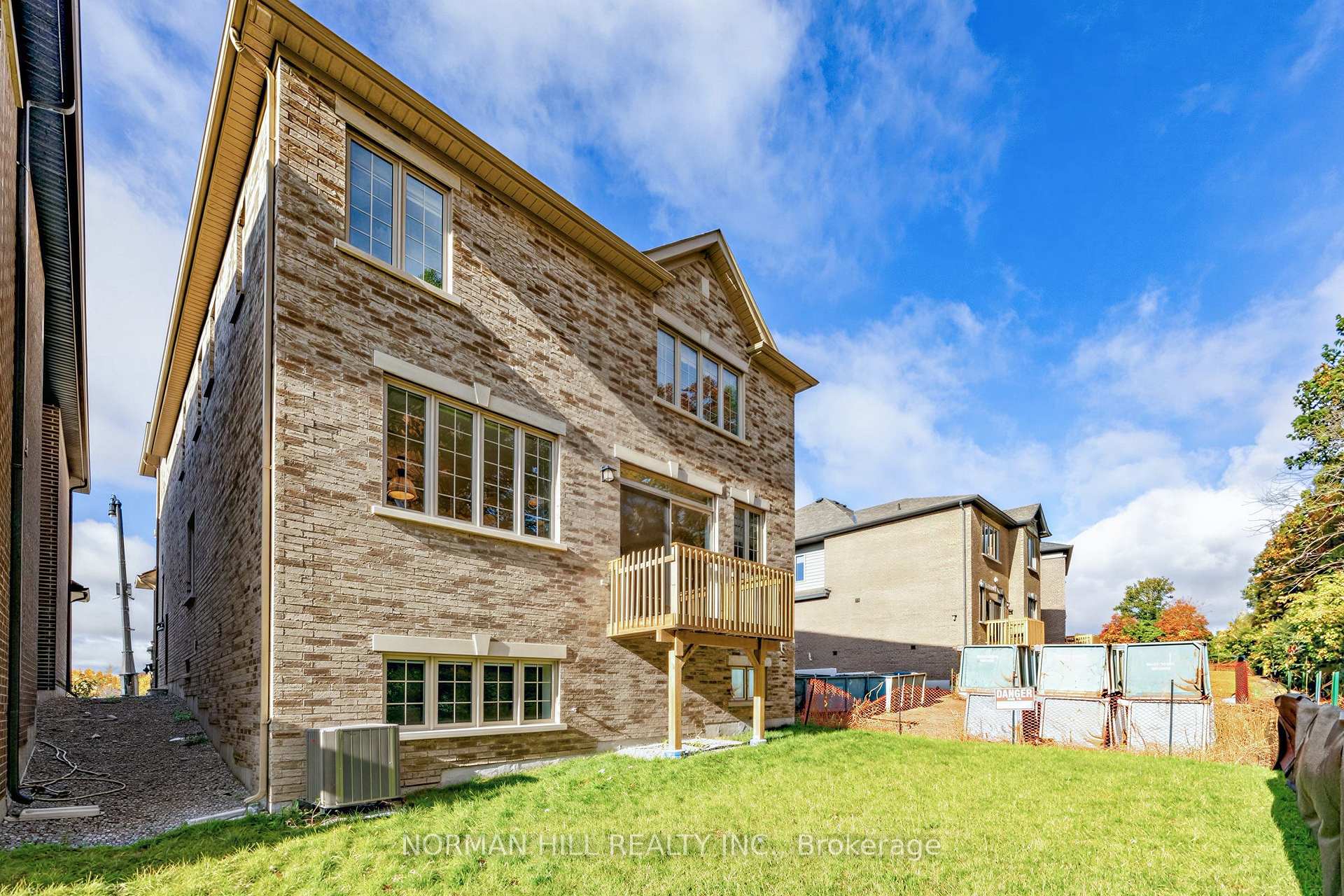 Photo 28 of 129 Antibes Drive, Brampton, Credit Valley — HOMEH
