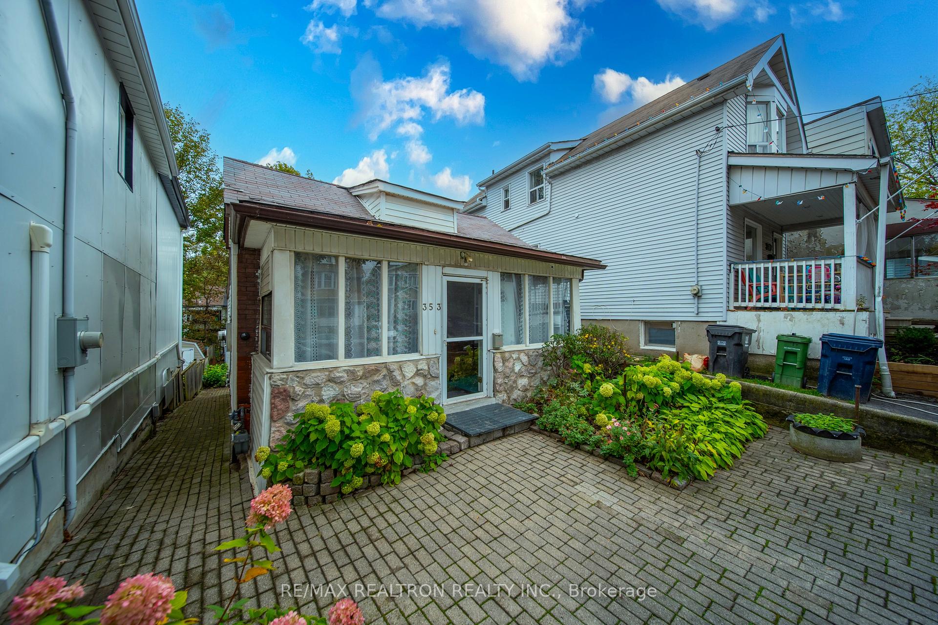Photo 4 of 353 Rhodes Avenue, Toronto, Greenwood-Coxwell — HOMEH