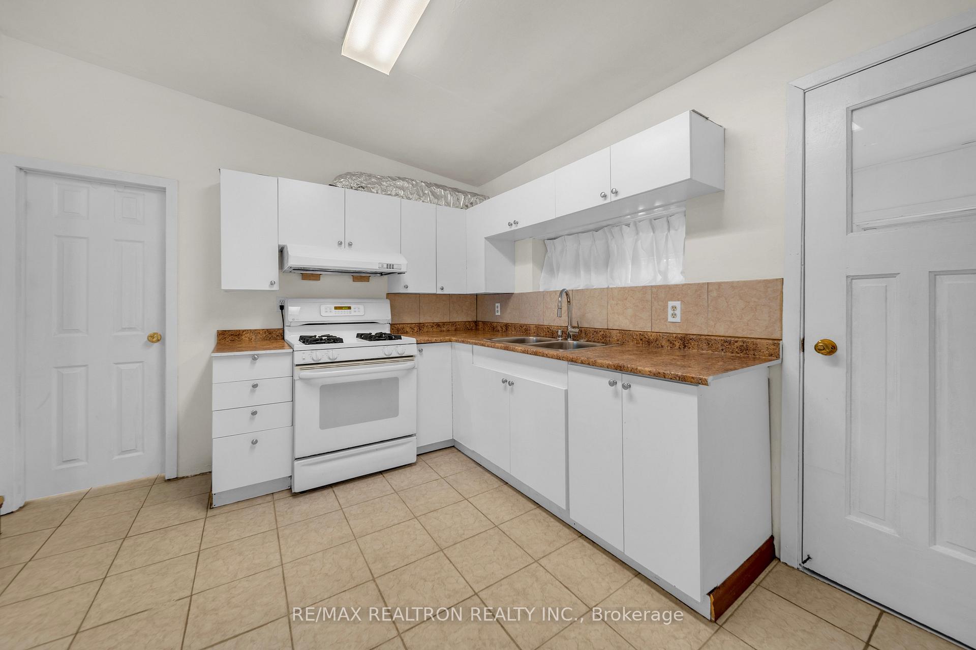 Photo 13 of 353 Rhodes Avenue, Toronto, Greenwood-Coxwell — HOMEH