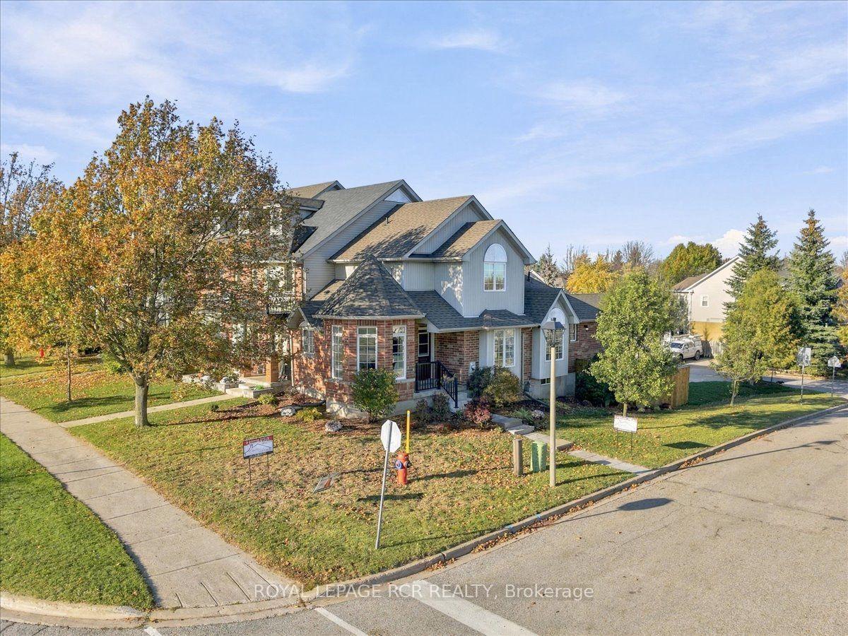 Photo 2 of 31 Montgomery Boulevard, Orangeville — HOMEH