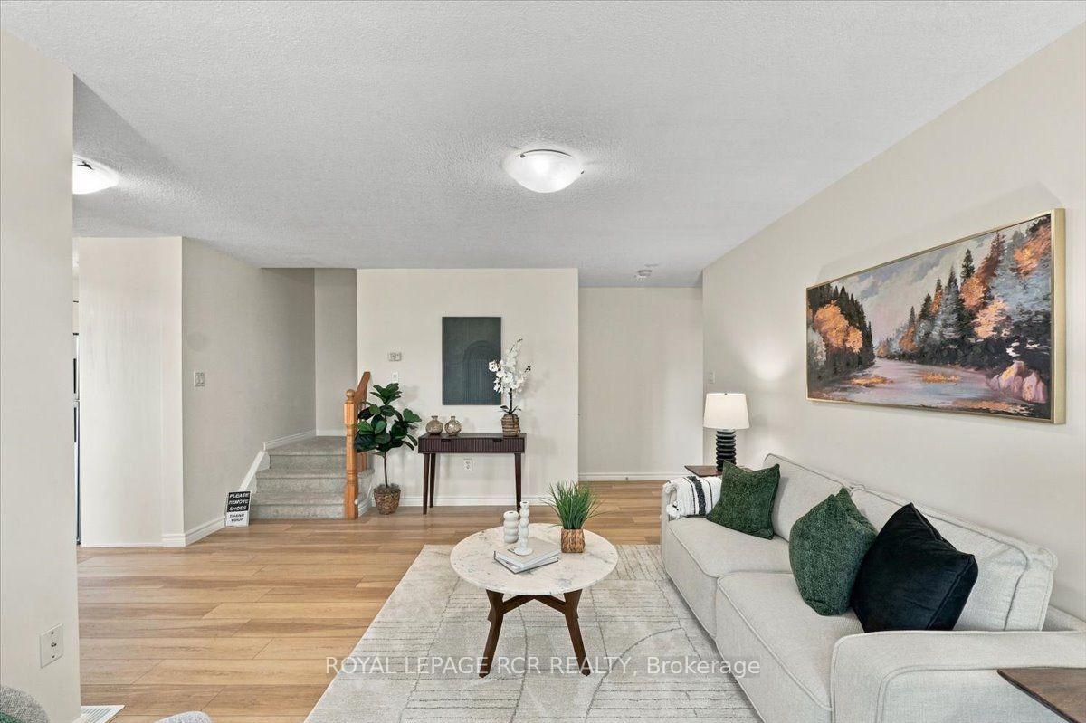 Photo 10 of 31 Montgomery Boulevard, Orangeville — HOMEH